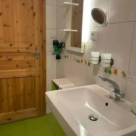 Boddenfrosch, Ruhig Gelegen Mitten Im Ortskern Von Mit Sauna Und Kostenlosem Parkplatz Apartmán Wieck