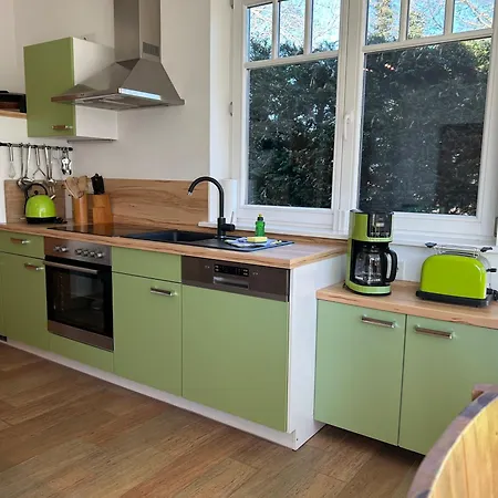 Boddenfrosch, Ruhig Gelegen Mitten Im Ortskern Von Mit Sauna Und Kostenlosem Parkplatz Apartmán Wieck